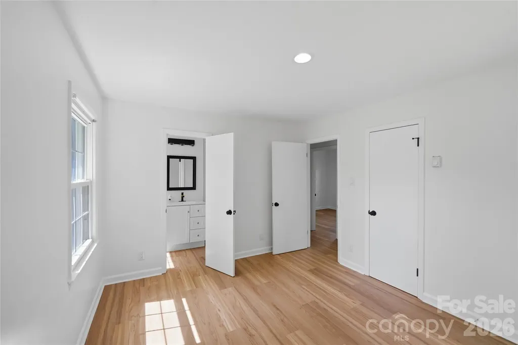5906 Whitingham Drive Charlotte NC 28215