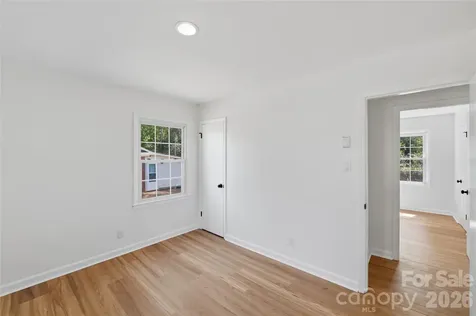 5906 Whitingham Drive Charlotte NC 28215