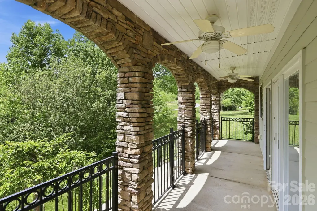 612 Vista Falls Road Mills River NC 28759
