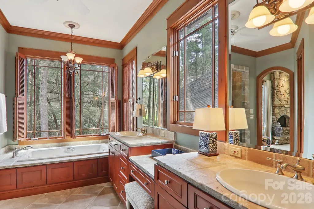 46 Mills Creek Drive Lake Toxaway NC 28747