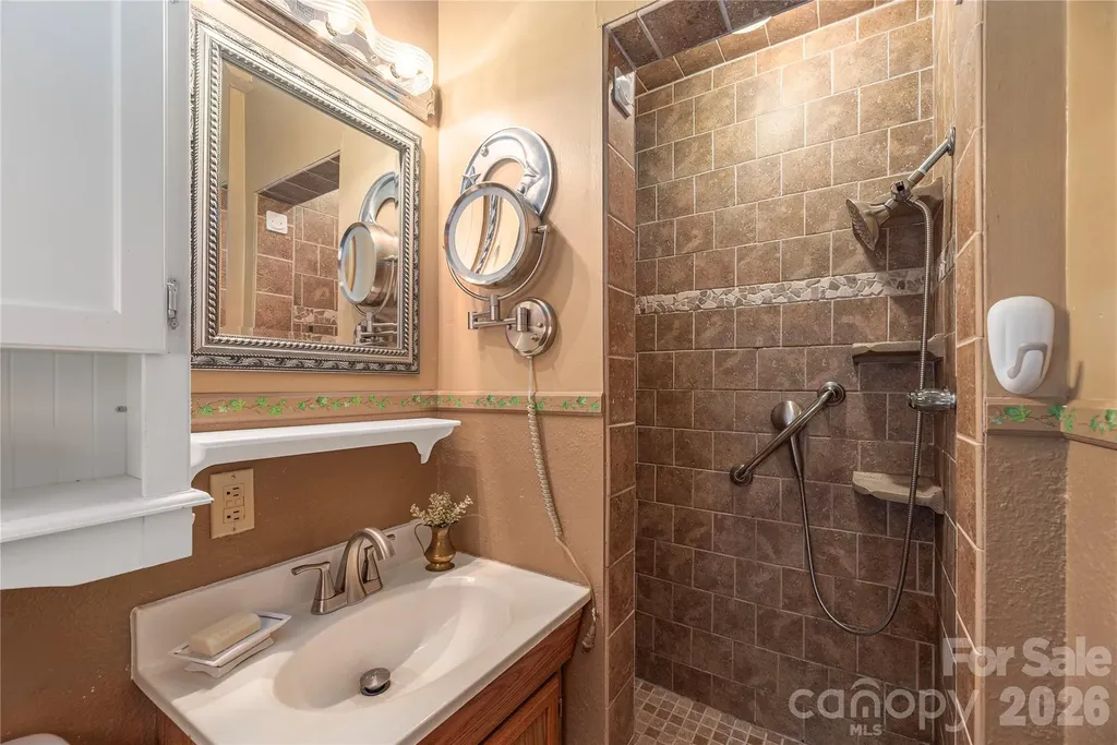 63 Memory Drive Waynesville NC 28786