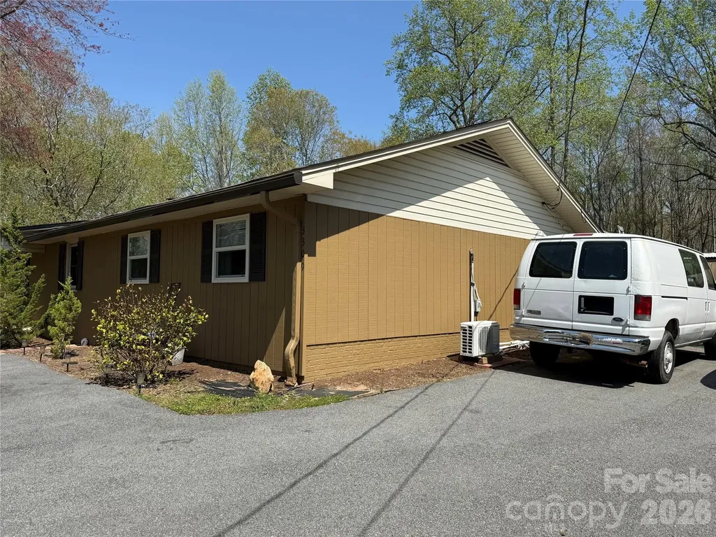 3309 40th Avenue Place NE Hickory NC 28601