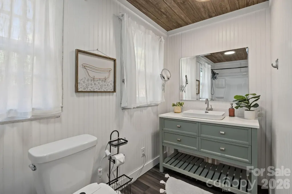 11 Log Cabin Trail Candler NC 28715