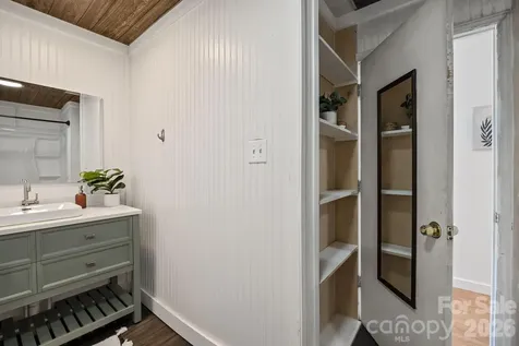11 Log Cabin Trail Candler NC 28715