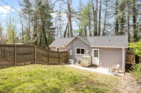 11 Log Cabin Trail Candler NC 28715