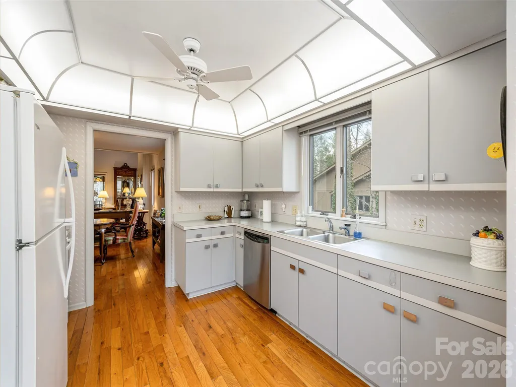 601 Red Oak Drive Hendersonville NC 28791