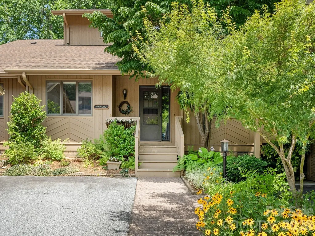 601 Red Oak Drive Hendersonville NC 28791