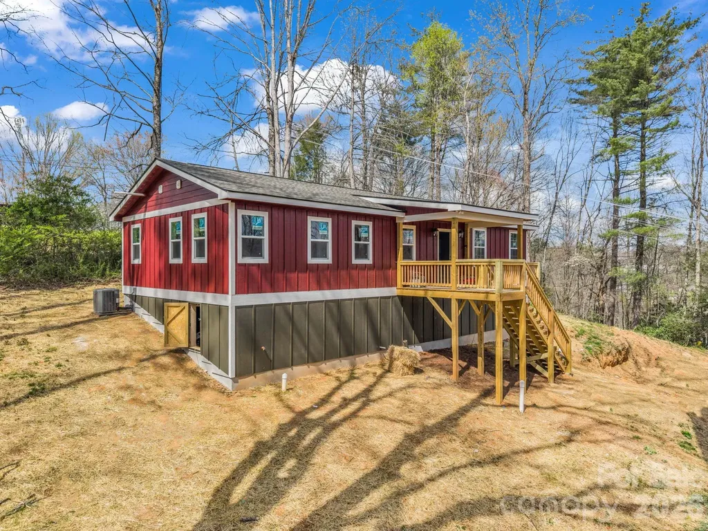 1458 Pickens Highway Rosman NC 28772