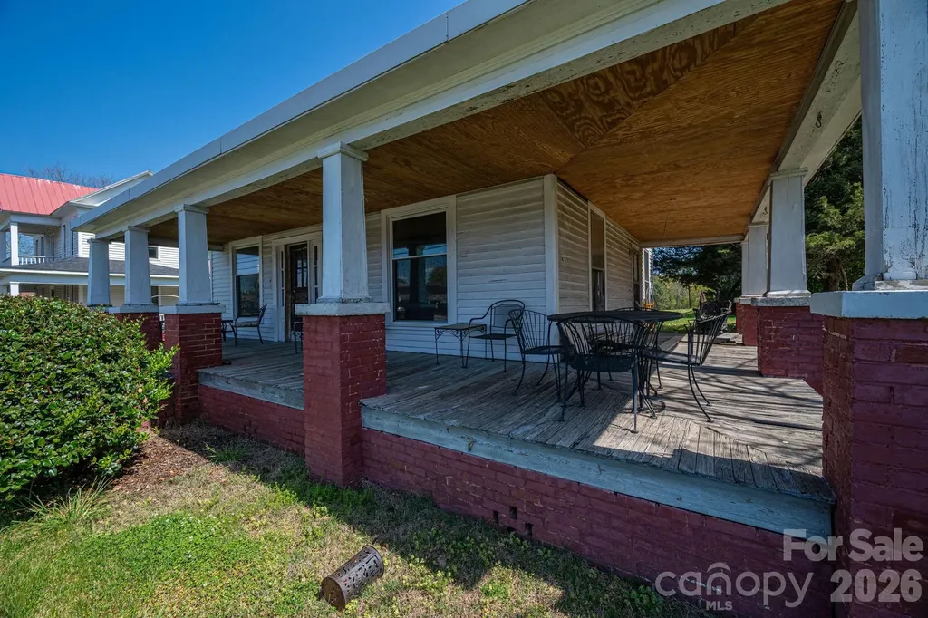127 S Main Street Stanley NC 28164