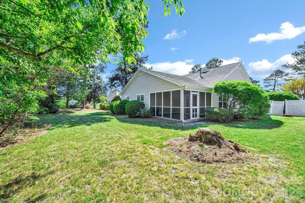 4979 Glen Cove Drive Southport NC 28461