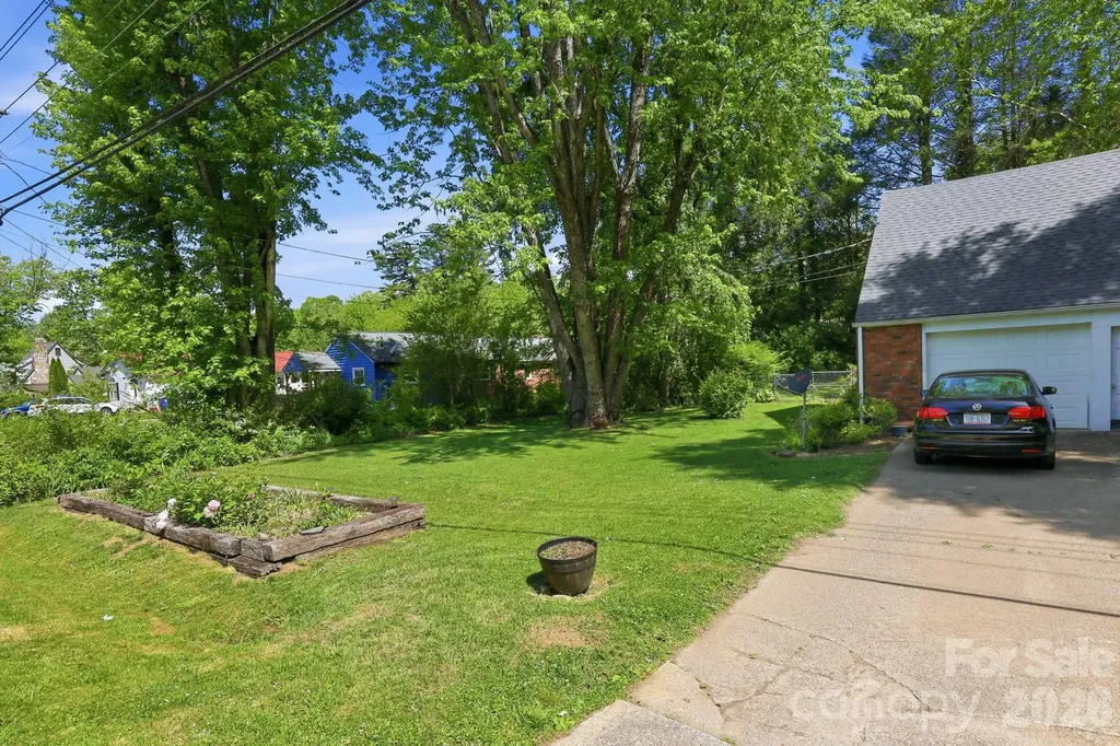 215 Old Us 70 Highway E Black Mountain NC 28711