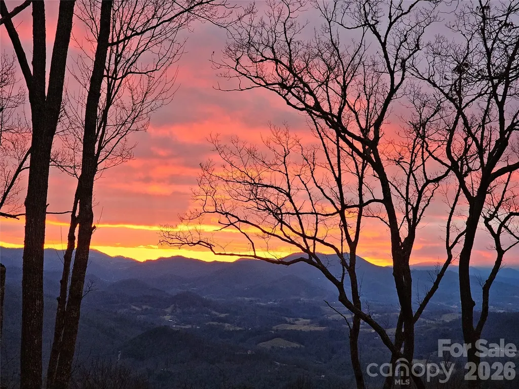 2220 Saranac Lane Waynesville NC 28785