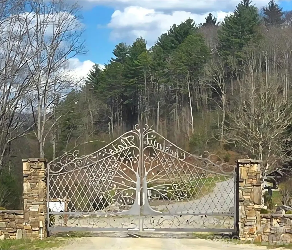 2220 Saranac Lane Waynesville NC 28785