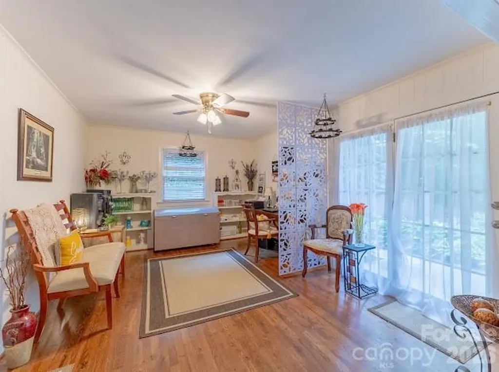 819 Chesterfield Circle SW Lenoir NC 28645