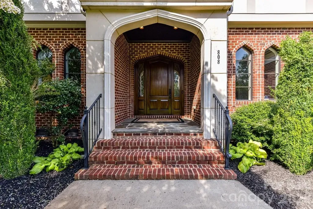 808 Huntington Park Drive Charlotte NC 28211