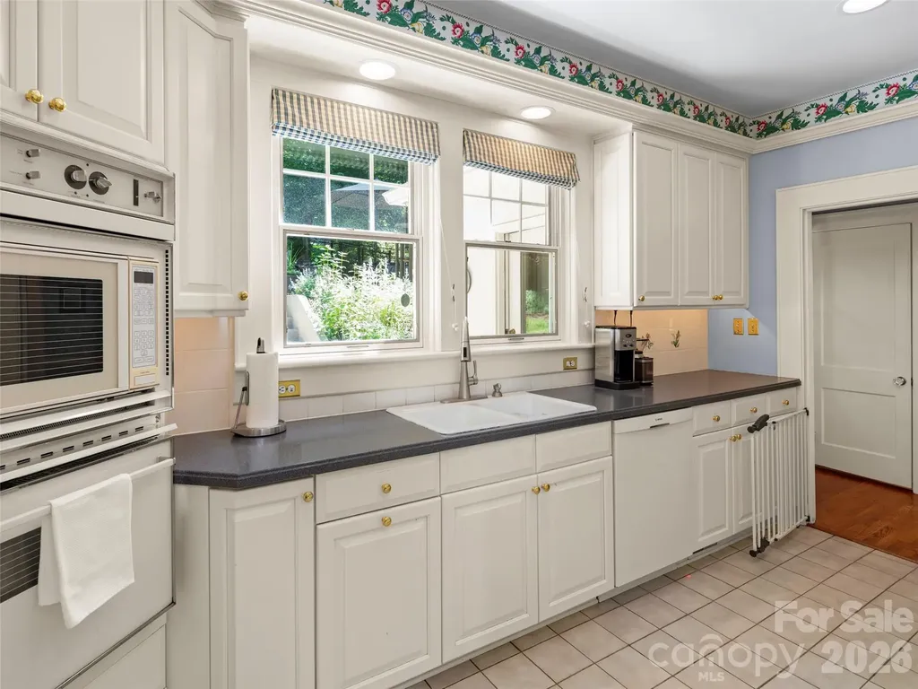 19 Blackwood Road Asheville NC 28804