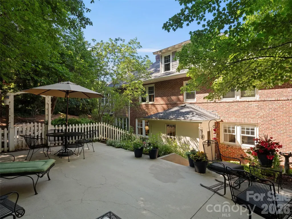 19 Blackwood Road Asheville NC 28804