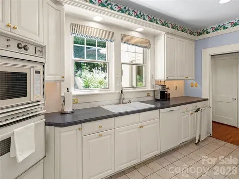 19 Blackwood Road Asheville NC 28804