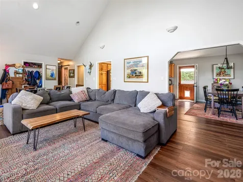 15 Tiffany Lane Asheville NC 28804