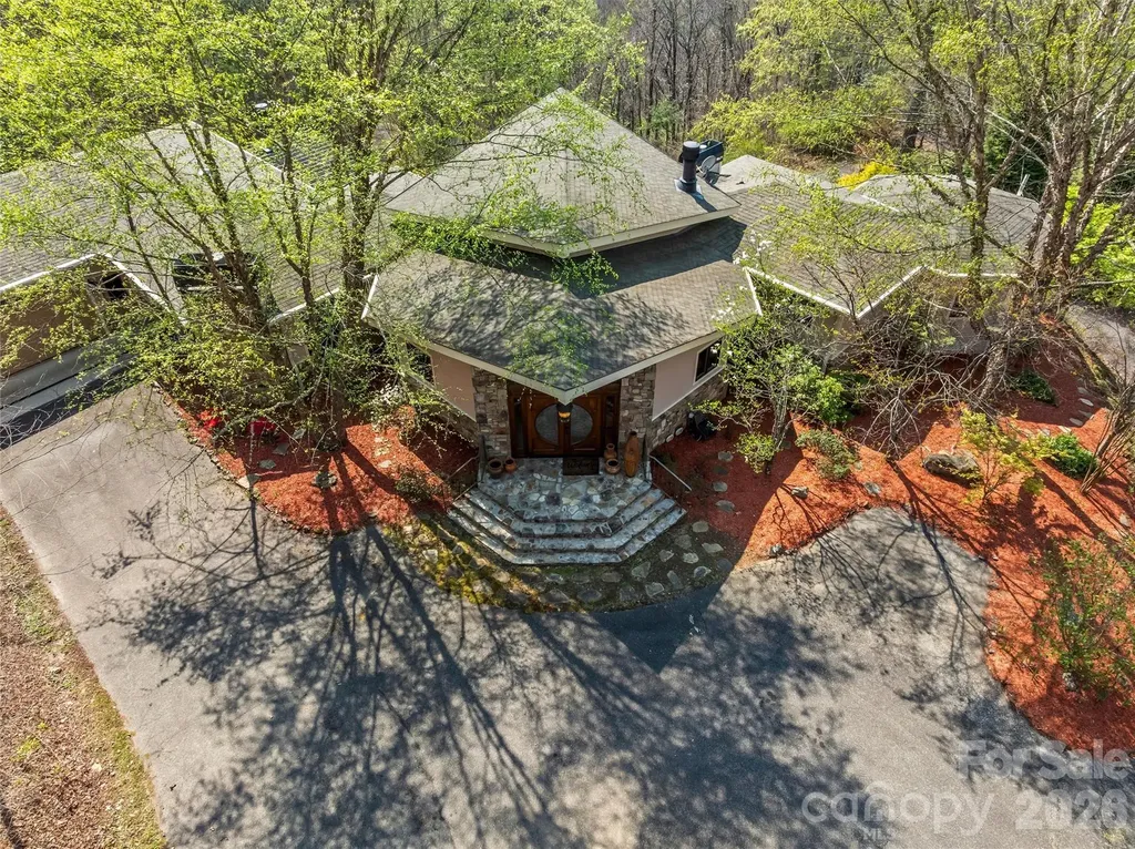 221 Connection Circle Robbinsville NC 28771