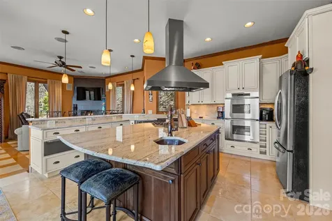 221 Connection Circle Robbinsville NC 28771