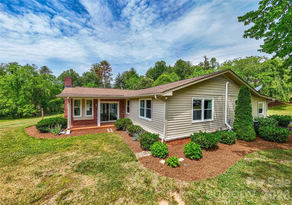 15 Bowman Ridge Road Hendersonville NC 28739