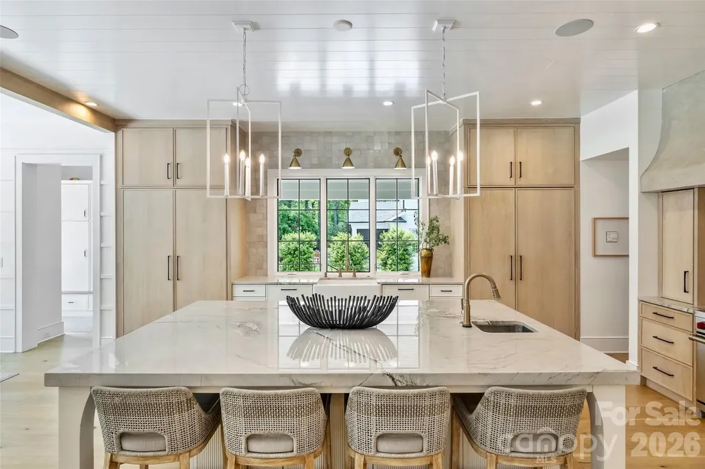 1931 Shoreham Drive Charlotte NC 28211