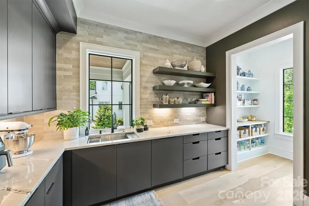 1931 Shoreham Drive Charlotte NC 28211