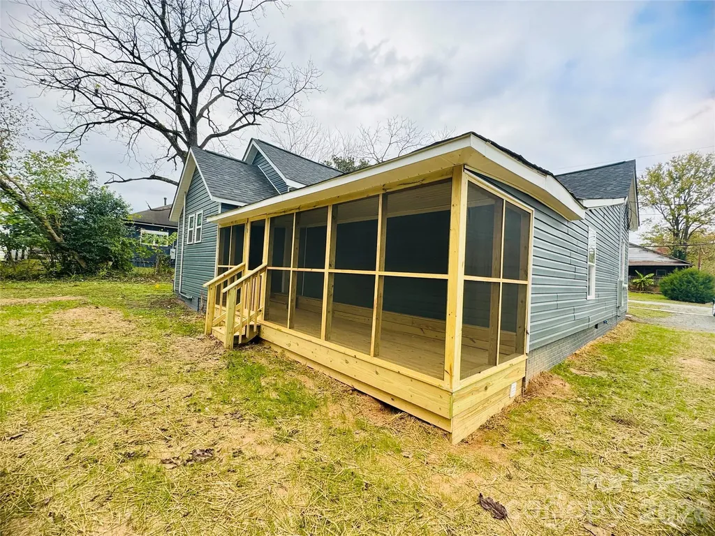 508 Elm Avenue Mount Holly NC 28021