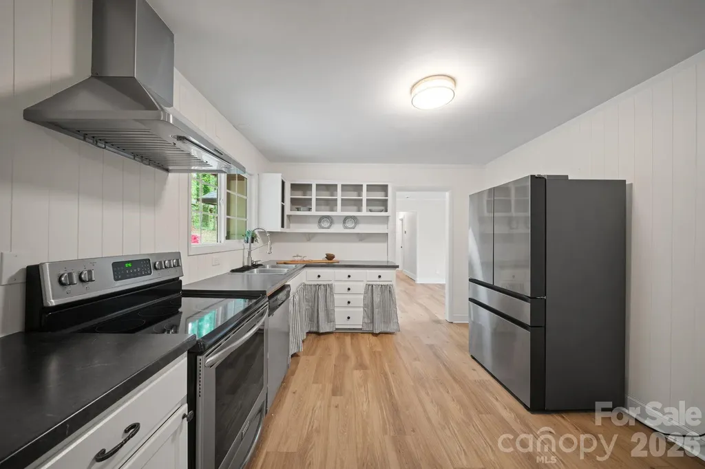 70 Melton Road Candler NC 28715