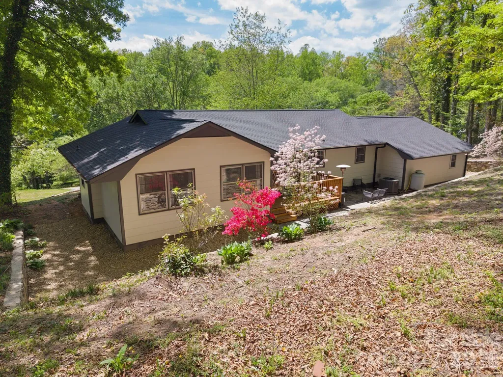 70 Melton Road Candler NC 28715