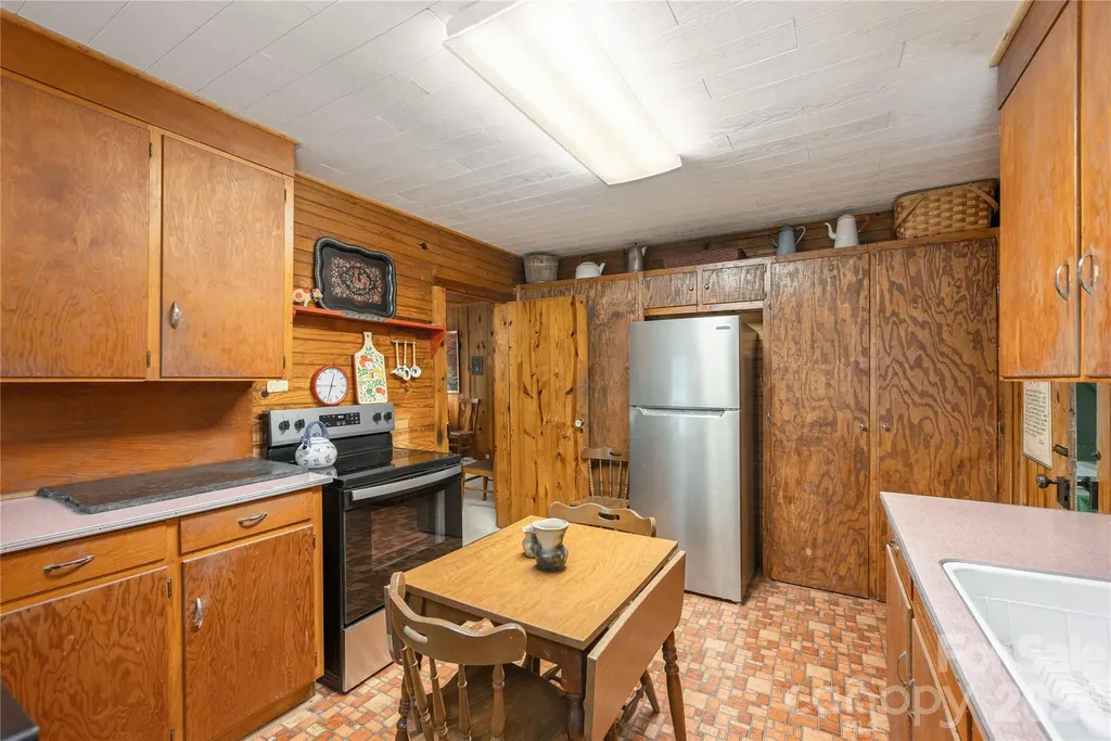 10844 Greenville Highway Cedar Mountain NC 28718