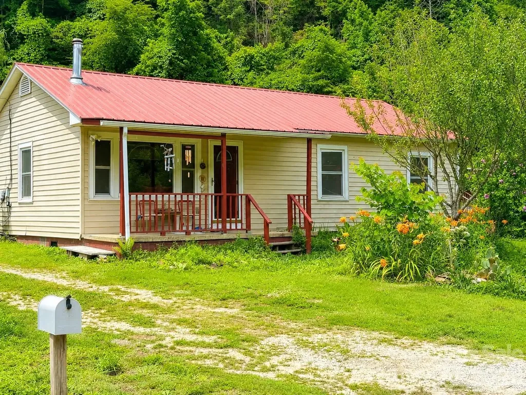 522 Old Us 70 Highway W Old Fort NC 28762