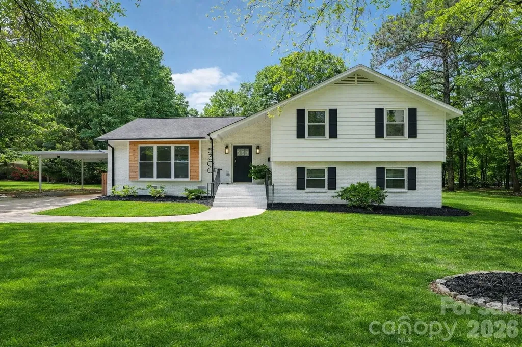 5300 Cheval Place Charlotte NC 28205
