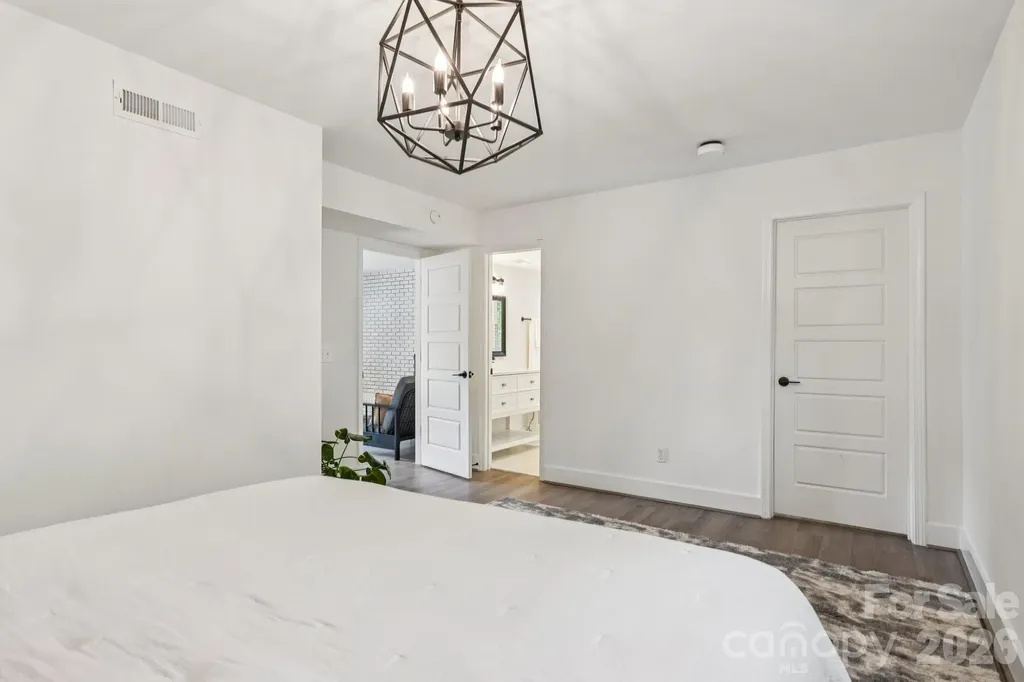 5300 Cheval Place Charlotte NC 28205