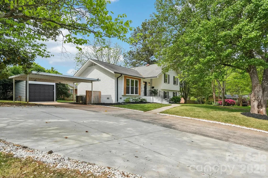 5300 Cheval Place Charlotte NC 28205