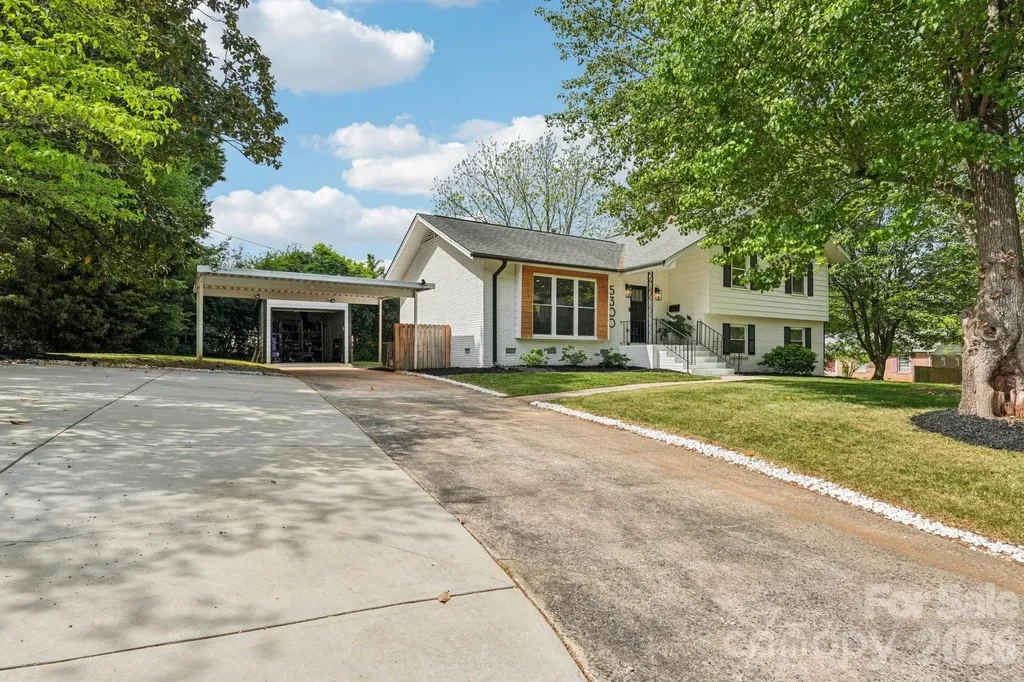 5300 Cheval Place Charlotte NC 28205
