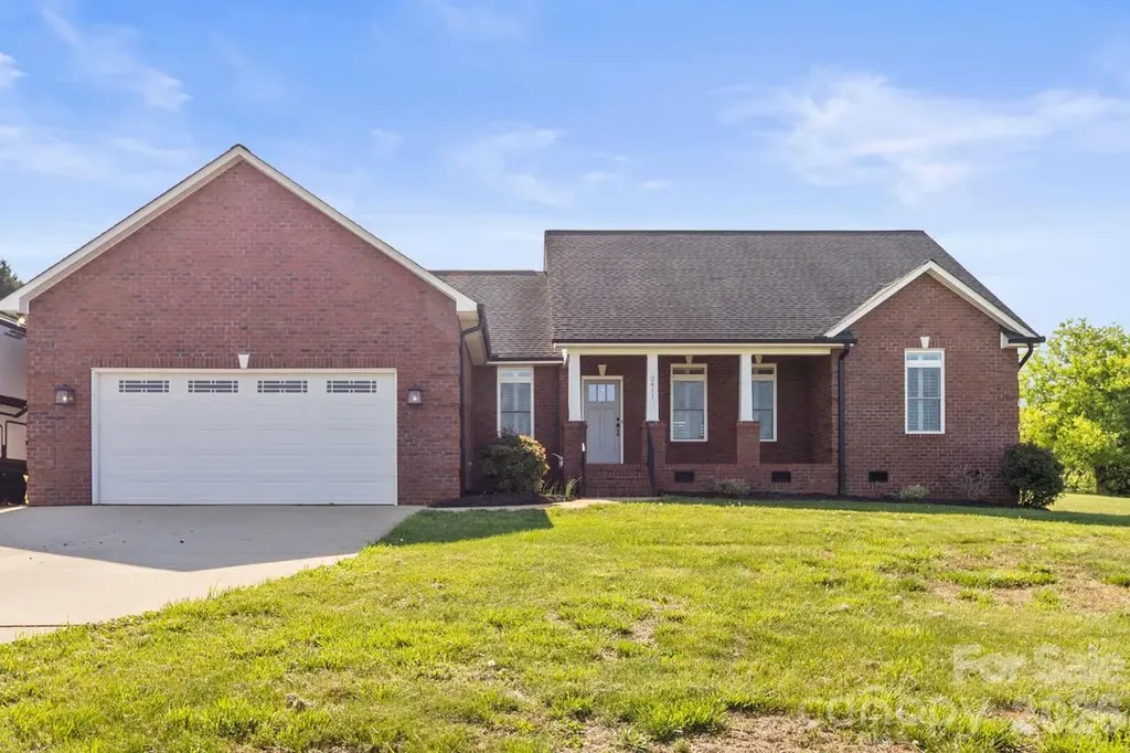 2411 Carriage Lane Lincolnton NC 28092