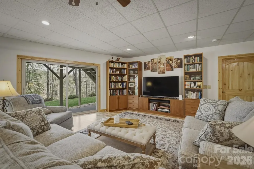 2224 W Paradise Harbor Drive Connelly Springs NC 28612