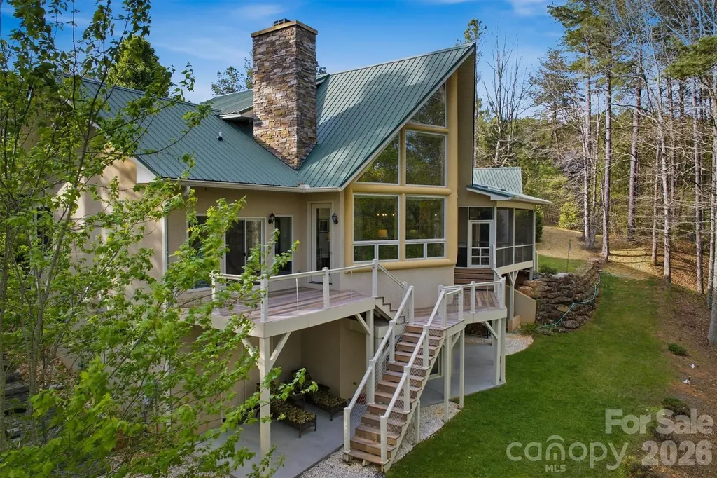2224 W Paradise Harbor Drive Connelly Springs NC 28612