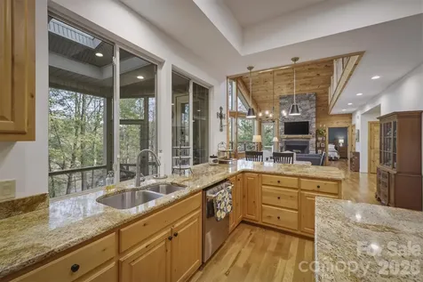 2224 W Paradise Harbor Drive Connelly Springs NC 28612
