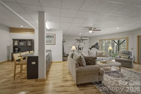 2224 W Paradise Harbor Drive Connelly Springs NC 28612