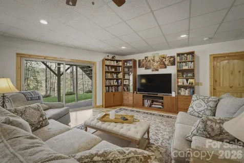 2224 W Paradise Harbor Drive Connelly Springs NC 28612