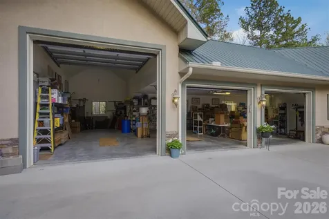 2224 W Paradise Harbor Drive Connelly Springs NC 28612