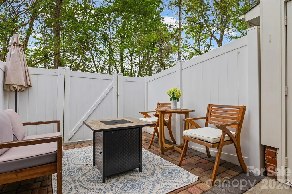 233 Hurston Circle Charlotte NC 28208