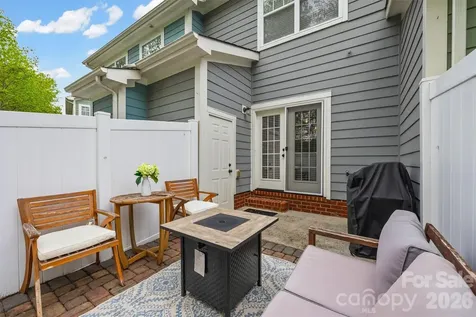 233 Hurston Circle Charlotte NC 28208