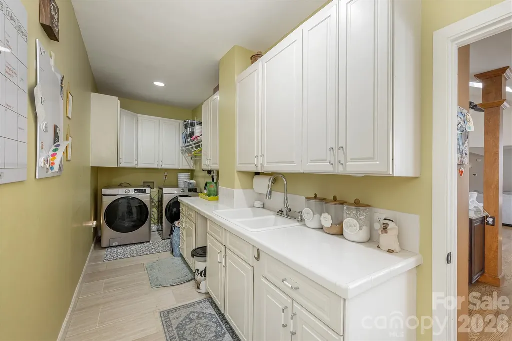 102 Brookhollow Drive Flat Rock NC 28731