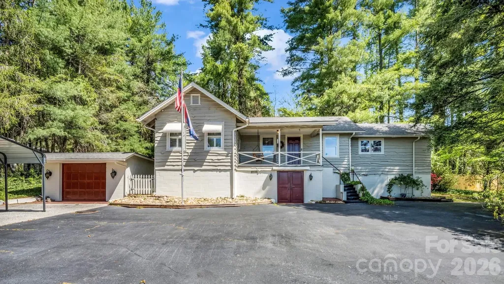 110 Chariton Avenue Hendersonville NC 28739