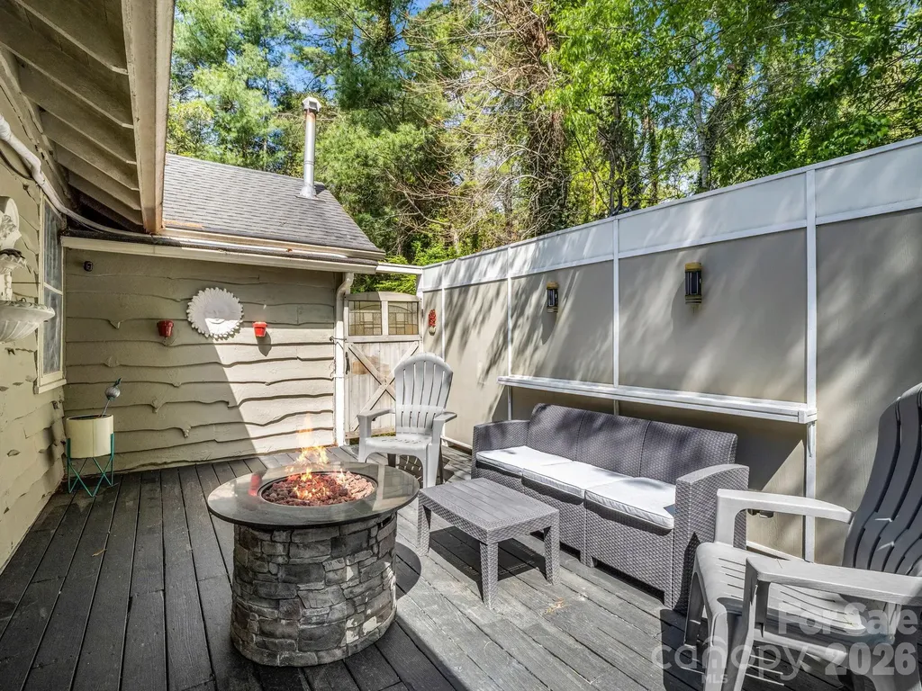 110 Chariton Avenue Hendersonville NC 28739
