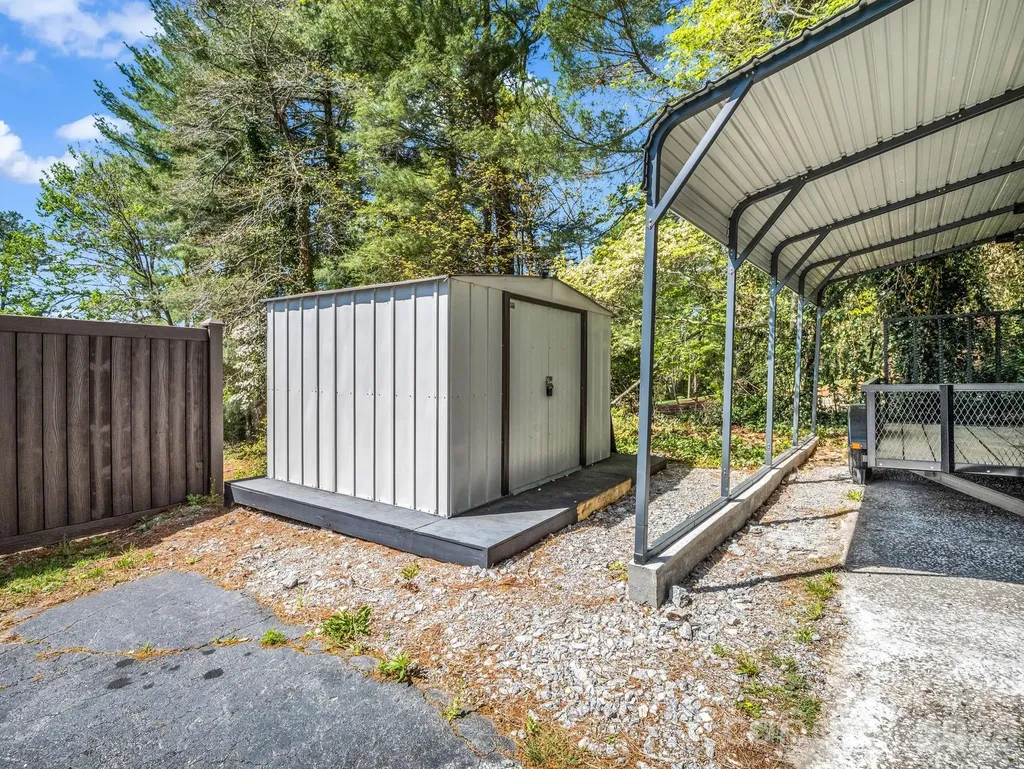 110 Chariton Avenue Hendersonville NC 28739